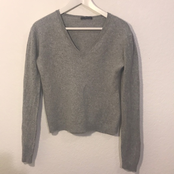 Brandy Melville Sweaters - Brandy Melville cropped gray sweater